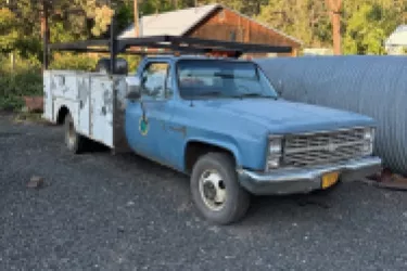 Image of right front of shop truck